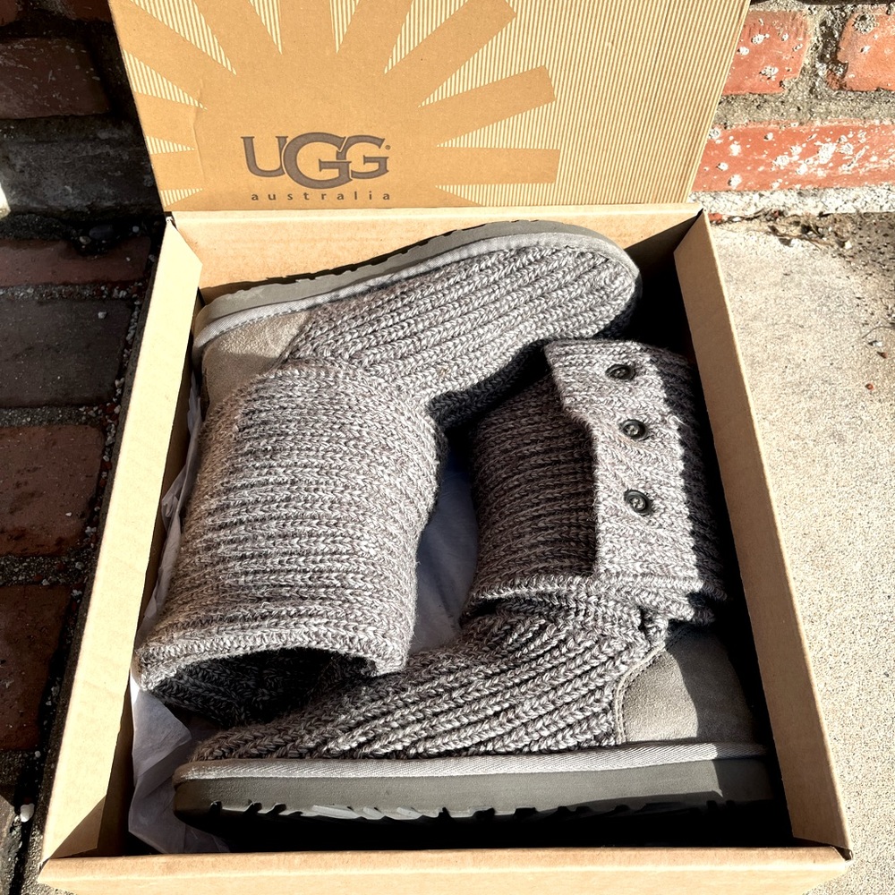 UGG Women’s classic Cardy winter boot